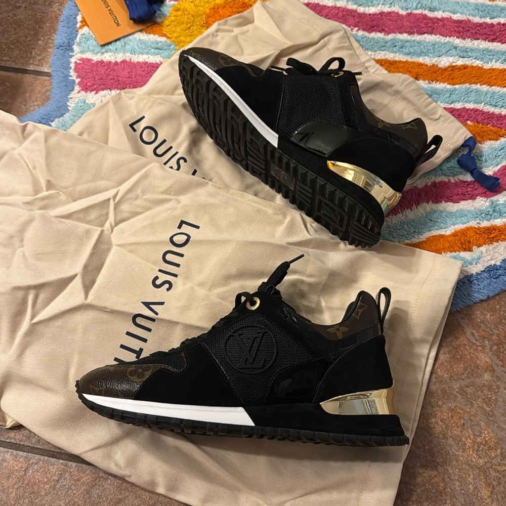 Louis Vuitton runaway sneaker
Size 6.5
Made in Italy